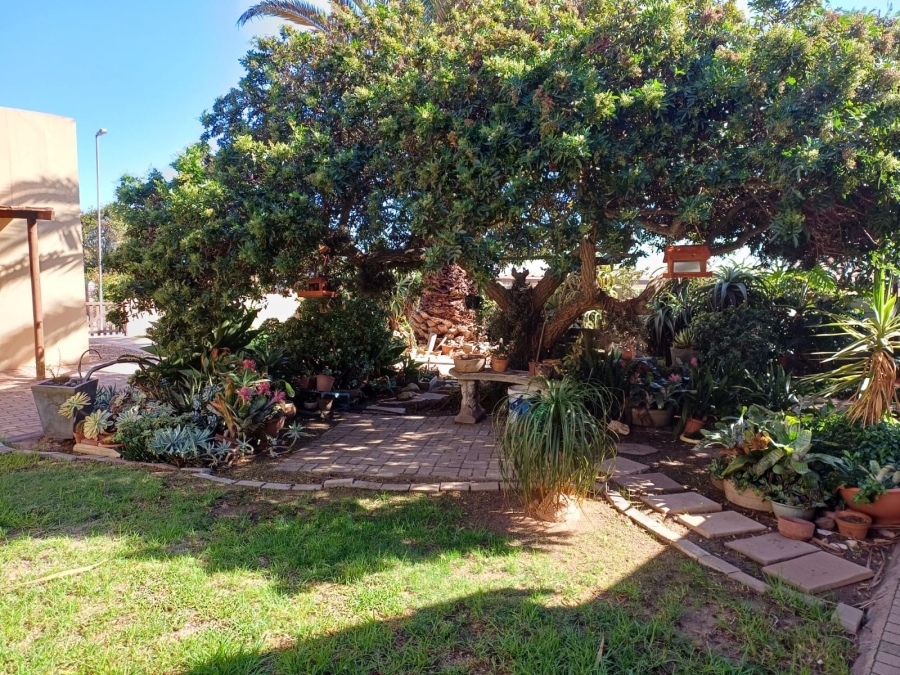 6 Bedroom Property for Sale in Vredenburg Western Cape